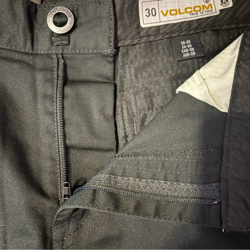 Volcom Black Frickin Chino Shorts Modern Fit True to This Deep Pockets Men’s 30 - Picture 11 of 16